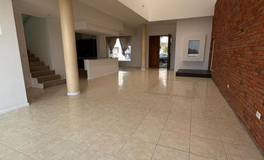 CASA EN RENTA EN RESIDENCIAL ALTOZANO