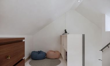 Most spacious 4 Bedroom Townhouse.  Perfect location that is very much accessible to everyday needs