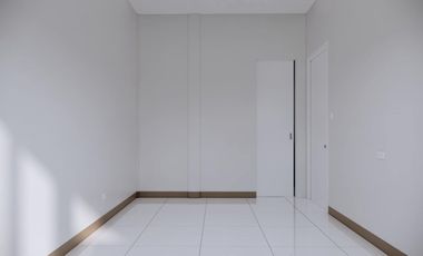 Most spacious 4 Bedroom Townhouse.  Perfect location that is very much accessible to everyday needs