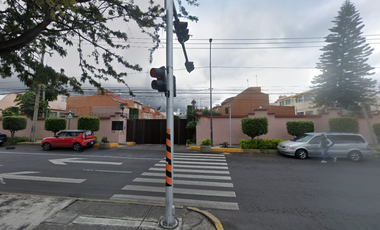 CASA EN REMATE HIPOTECARIO, EXCELENTE UBICACIÓN Y POR DEBAJO DE SU VALOR COMERCIAL