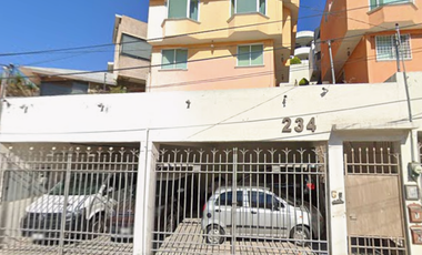 CASA EN REMATE HIPOTECARIO, EXCELENTE UBICACIÓN Y POR DEBAJO DE SU VALOR COMERCIAL