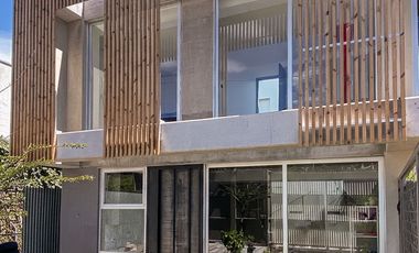 Alquiler de Casa Dúplex de 2 Habitaciones en Lumbisí, Cumbayá - Quito