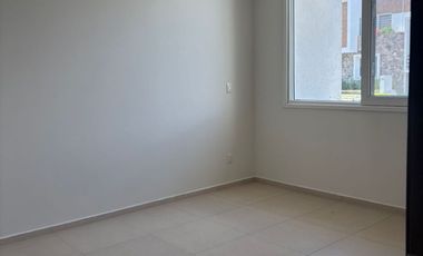 CASA EN RENTA EN ALTOZANO