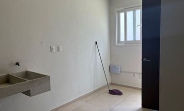 CASA EN RENTA EN ALTOZANO