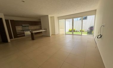 CASA EN RENTA EN ALTOZANO