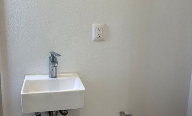 CASA EN RENTA EN ALTOZANO