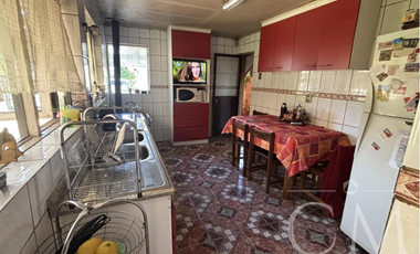 Amplia casa en Villa Europa, Valdivia, 5 dormitorios y 3 baños