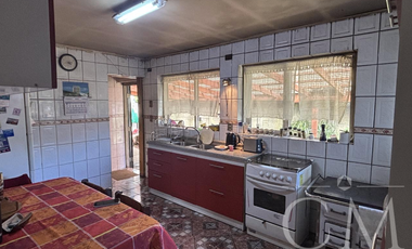 Amplia casa en Villa Europa, Valdivia, 5 dormitorios y 3 baños