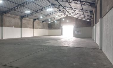 Bodega/Galpón de alquiler en la Ave Juan Tanca Marengo, 840 m2, 1 oficina.