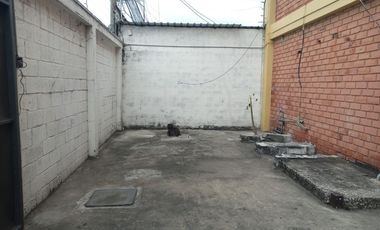 Bodega/Galpón de alquiler en la Ave Juan Tanca Marengo, 840 m2, 1 oficina.