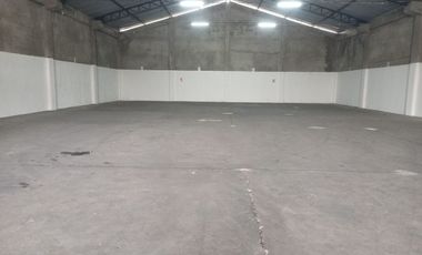 Bodega/Galpón de alquiler en la Ave Juan Tanca Marengo, 840 m2, 1 oficina.