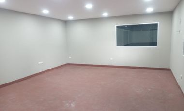 Bodega/Galpón de alquiler en la Ave Juan Tanca Marengo, 840 m2, 1 oficina.