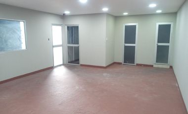 Bodega/Galpón de alquiler en la Ave Juan Tanca Marengo, 840 m2, 1 oficina.