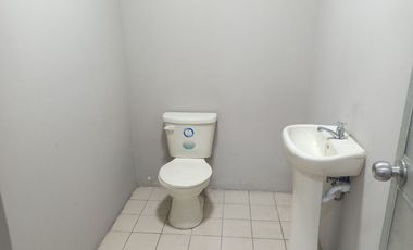 Bodega/Galpón de alquiler en la Ave Juan Tanca Marengo, 840 m2, 1 oficina.