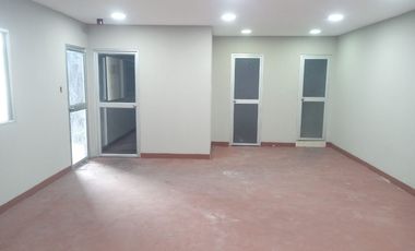 Bodega/Galpón de alquiler en la Ave Juan Tanca Marengo, 840 m2, 1 oficina.