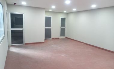 Bodega/Galpón de alquiler en la Ave Juan Tanca Marengo, 840 m2, 1 oficina.