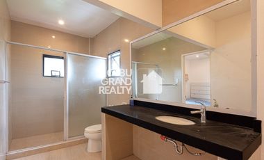 Large 6 Bedroom House with Swimming Pool for Rent in Mactan