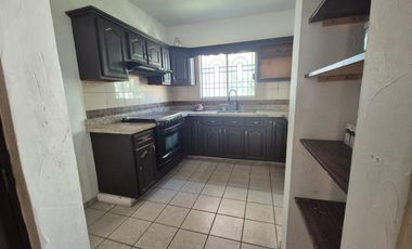 CASA EN VENTA EN ESQUINA, REAL DEL VALLE, SANTA CATARINA