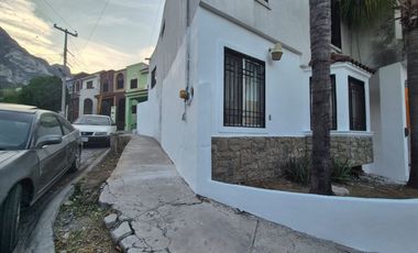 CASA EN VENTA EN ESQUINA, REAL DEL VALLE, SANTA CATARINA