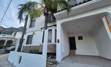 CASA EN VENTA EN ESQUINA, REAL DEL VALLE, SANTA CATARINA