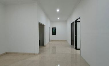 Dijual Rumah 2 Lantai Siap Huni - Lokasi Strategis Yogyakarta