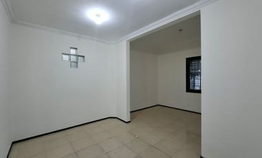 Dijual Rumah 2 Lantai Siap Huni - Lokasi Strategis Yogyakarta