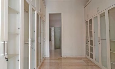 Luxury house for rent in Kemang, suitable for high-ranking expats, 600m2, 6 bedrooms