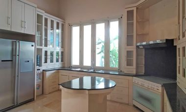 Luxury house for rent in Kemang, suitable for high-ranking expats, 600m2, 6 bedrooms