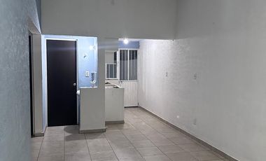 RENTO CASA EN SAN MARCIAL A UNA CALLE DE FARMACIA GUADALAJARA