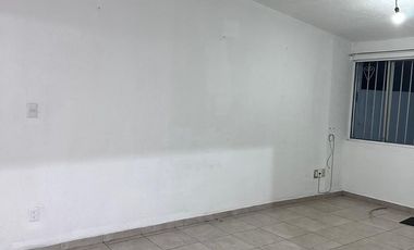 RENTO CASA EN SAN MARCIAL A UNA CALLE DE FARMACIA GUADALAJARA