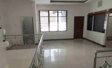 Dijual / Sewa Rumah Baru Renov Bagus siap Huni Daerah Ngagel Jaya Surabay