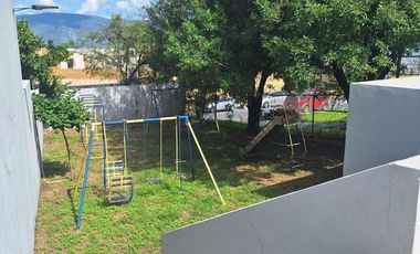 Casa Venta en Cumbres 5to Sect  (arriba de Leones)