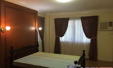 4 Bedroom House with Pool