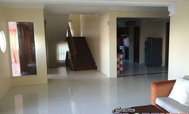 4 Bedroom House with Pool