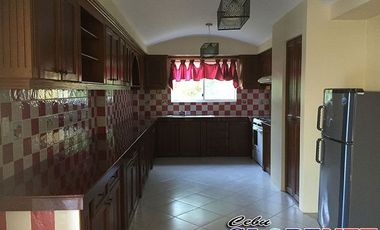 4 Bedroom House with Pool