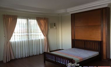 4 Bedroom House with Pool