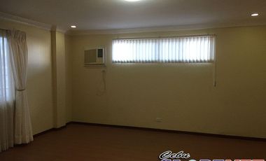 4 Bedroom House with Pool