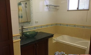 4 Bedroom House with Pool