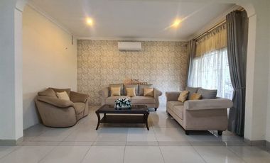 Dekat RSPI & Lippo Mall Puri, Disewakan Rumah 239m2 Puri Mansion Furnished, Fasilitas Kolam Renang, Kids Playground, Basket Court, Tennis Court, Club