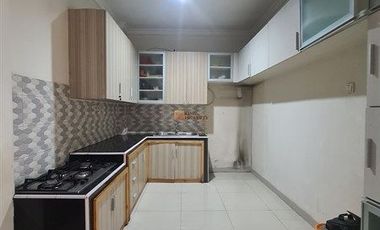 Dekat RSPI & Lippo Mall Puri, Disewakan Rumah 239m2 Puri Mansion Furnished, Fasilitas Kolam Renang, Kids Playground, Basket Court, Tennis Court, Club