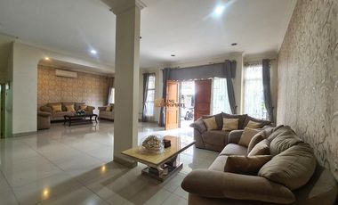 Dekat RSPI & Lippo Mall Puri, Disewakan Rumah 239m2 Puri Mansion Furnished, Fasilitas Kolam Renang, Kids Playground, Basket Court, Tennis Court, Club