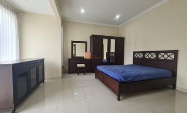 Dekat RSPI & Lippo Mall Puri, Disewakan Rumah 239m2 Puri Mansion Furnished, Fasilitas Kolam Renang, Kids Playground, Basket Court, Tennis Court, Club