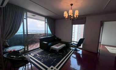 Condo for Rent : 3 bedrooms at Riviera Condominium