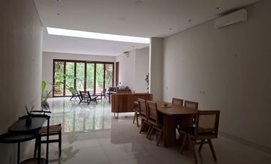 Nice home and comfy for rent Menteng area