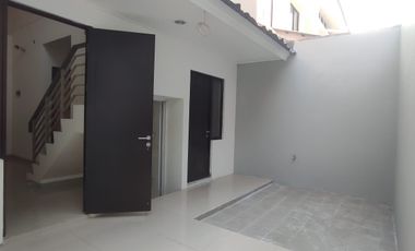 Sewa Rumah Murah Cluster Shinano Belakang Sudah Keramik, Dekat Area Komersial Jakarta Garden City, Cakung 030