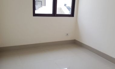 Sewa Rumah Murah Cluster Shinano Belakang Sudah Keramik, Dekat Area Komersial Jakarta Garden City, Cakung 030
