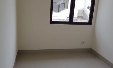 Sewa Rumah Murah Cluster Shinano Belakang Sudah Keramik, Dekat Area Komersial Jakarta Garden City, Cakung 030