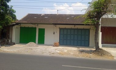 Ruko dijual di Jl Raya Sapen Mojolaban Sukoharjo akses jalan lebar simpangan 2 mobil