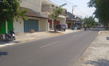 Ruko dijual di Jl Raya Sapen Mojolaban Sukoharjo akses jalan lebar simpangan 2 mobil