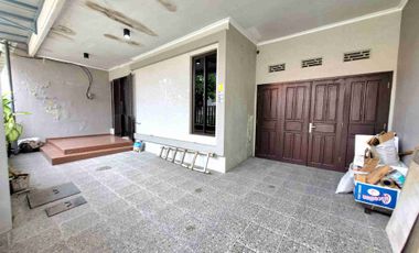 sewa rmh 1lt siap huni karang empat.5 menit ke UNAIR,kaza mall dll